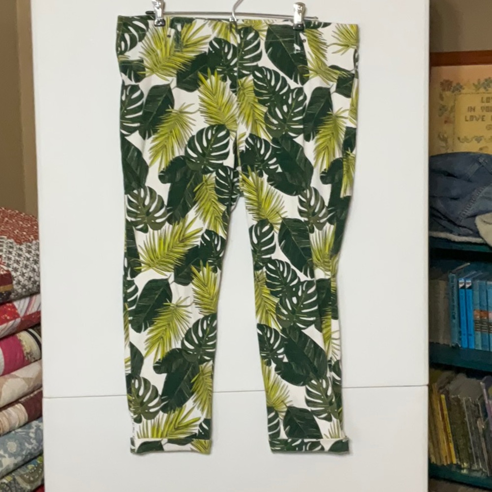 Time & Tru Tropical Print Capis